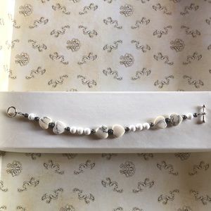 Handmade Howlite heart shape bead strand bracelet NEW in box